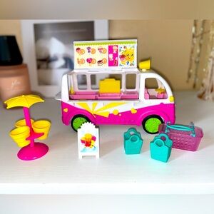 Shopkins Scoops Ice Cream Truck!